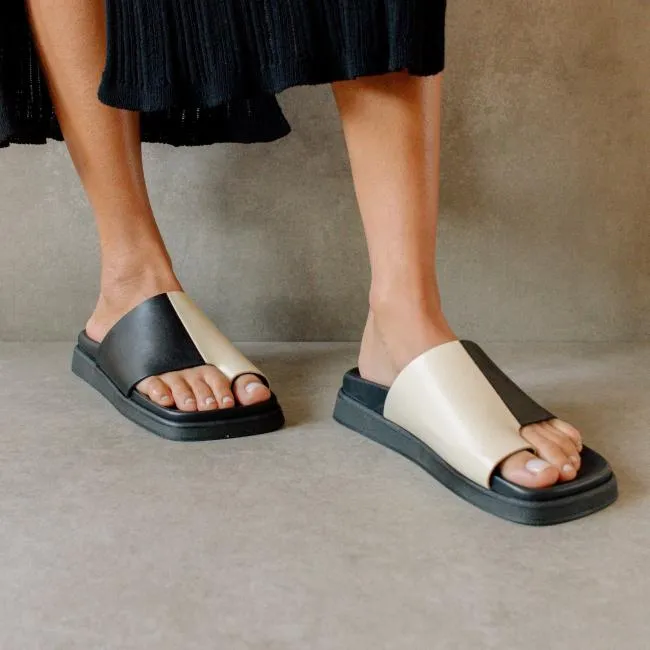 ALOHAS Mules Toe Ring Flop 8211 Black And White Leather Sandals 8211 Women