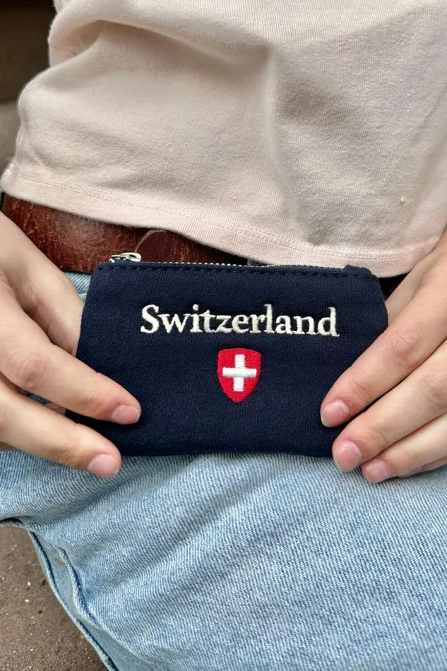 Brandy Melville Graphics Switzerland Coin Purse Classic Navy 8211 Women