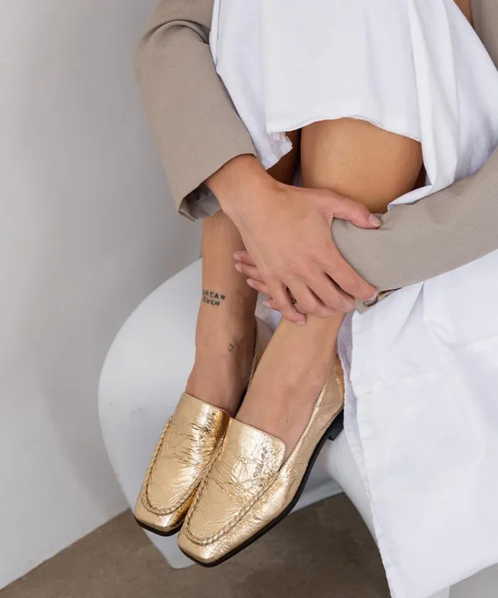 Dolce Vita Beny Flats Gold Distressed Leather Women Flats and Loafers