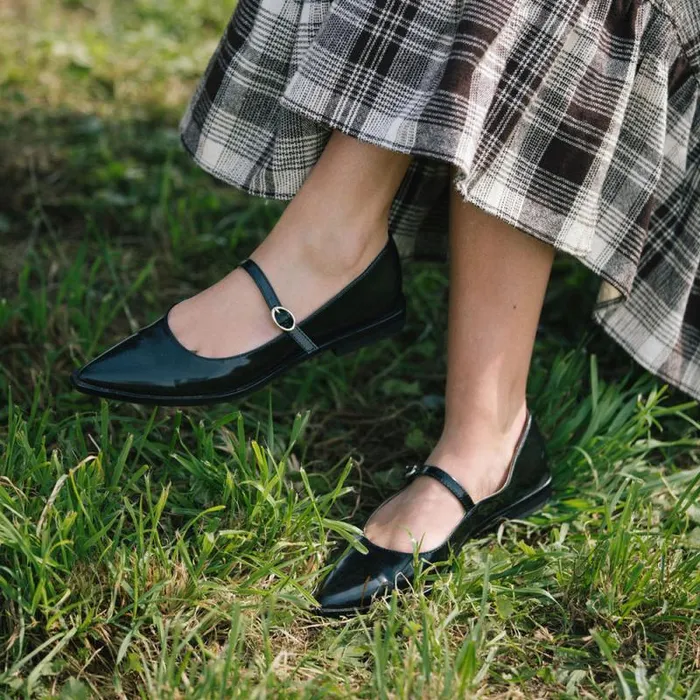 Dolce Vita Largo Flats Midnight Patent Leather Women Flats and Loafers