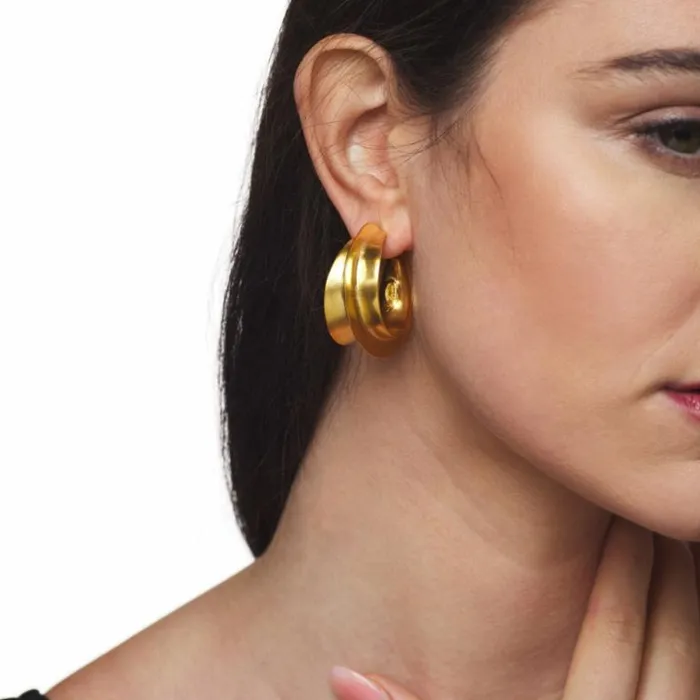 Kenneth Jay Lane Metallic Finish Earrings Women Gold Sculpted Hoop Clip Earring Kenneth Jay Lane Metallic Finish Earrings Women Gold Sculpted Hoop Clip Earring