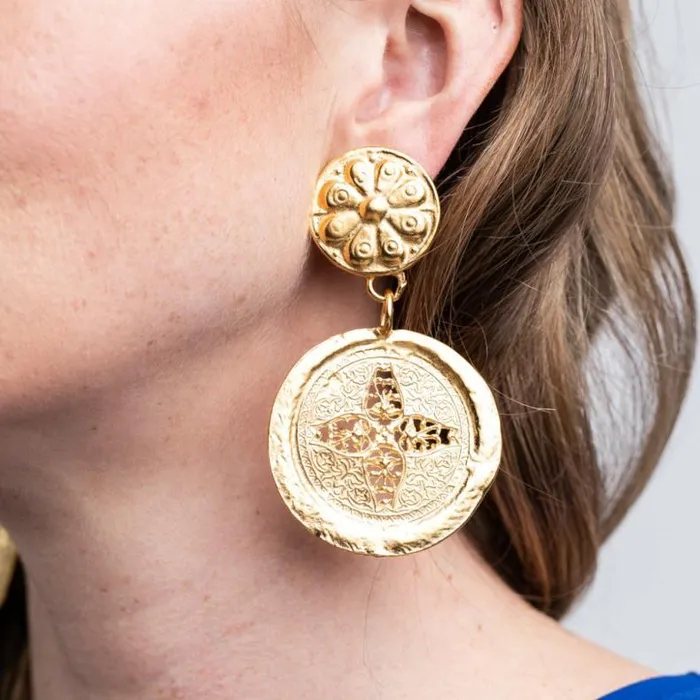 Kenneth Jay Lane Metallic Finish Earrings Women Satin Gold Coin Drop Clip Earrings Kenneth Jay Lane Metallic Finish Earrings Women Satin Gold Coin Drop Clip Earrings