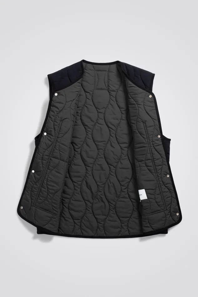 Men Norse Projects Outerwear Peter Waxed Nylon Insulated Vest Dark Navy