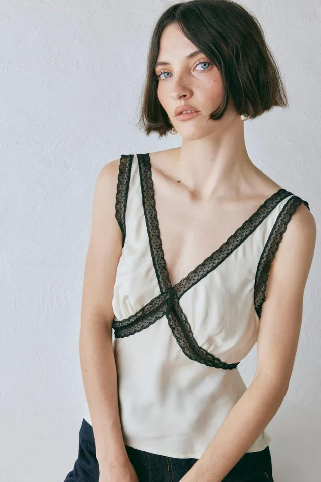 Sleeveless Women VRG GRL Andi Top Cream
