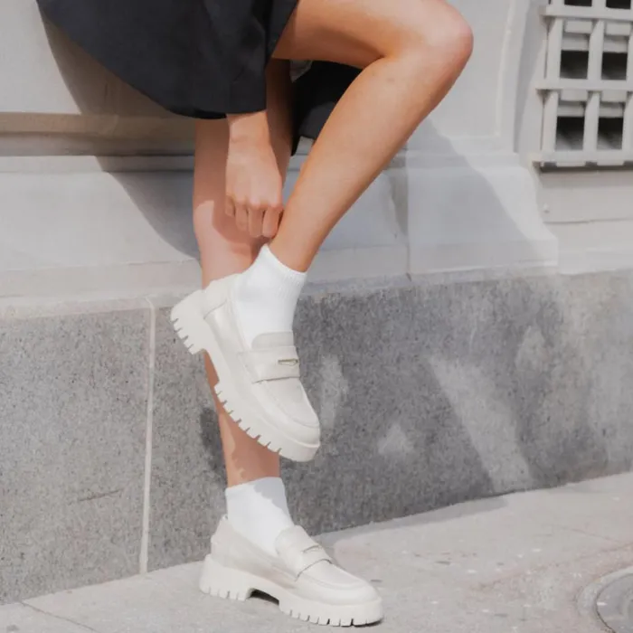 Steve Madden Lawrence Bone Leather Womens Loafers and Flats