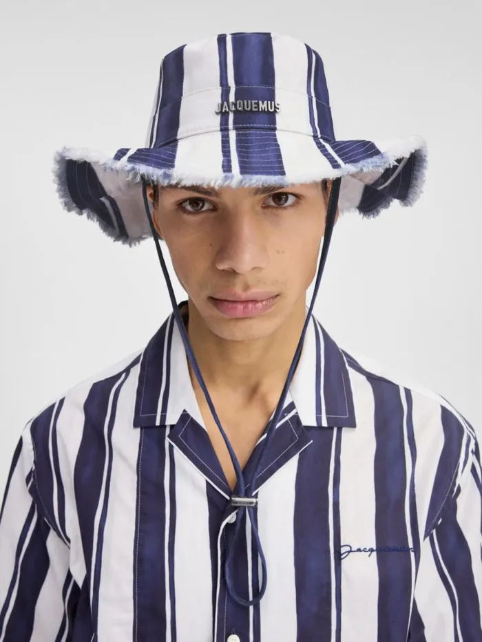 The Artichaut Bucket Hat Print Rayure Blue WomenMen JACQUEMUS Hats The Artichaut Bucket Hat Print Rayure Blue WomenMen JACQUEMUS Hats