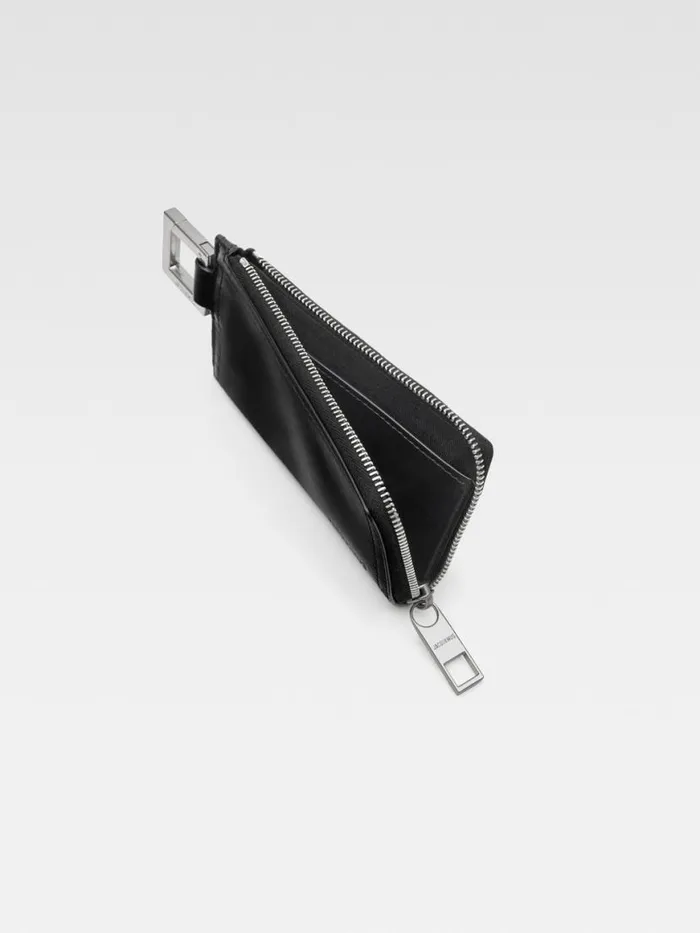 The Cuerda Zipped Wallet Black Men JACQUEMUS Small Leather Goods The Cuerda Zipped Wallet Black Men JACQUEMUS Small Leather Goods