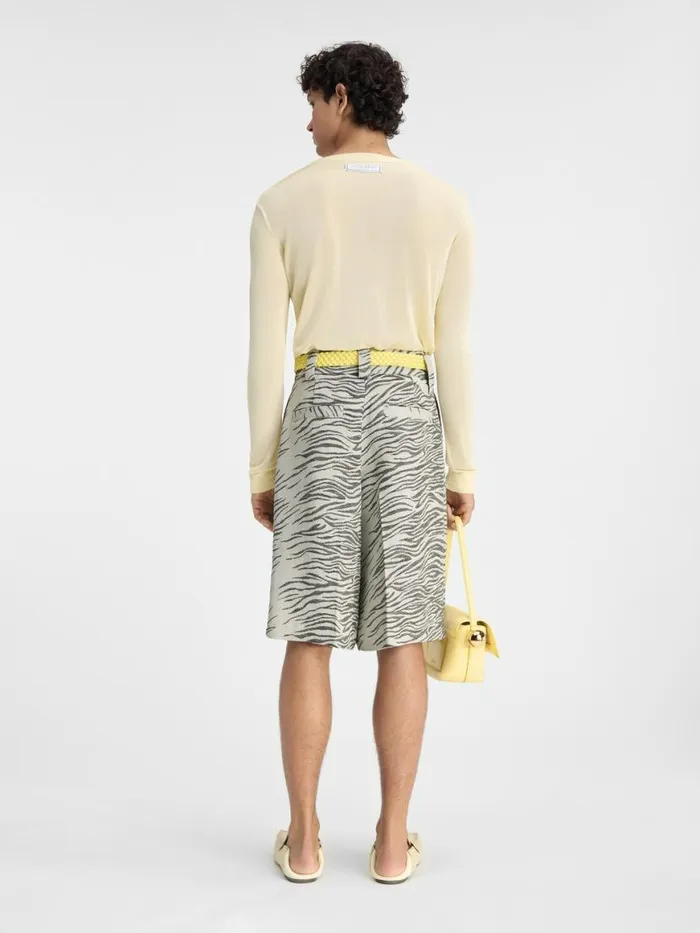 The Navega Shorts Jacquard Mottled Zebra Black Men JACQUEMUS Trousers and Shorts The Navega Shorts Jacquard Mottled Zebra Black Men JACQUEMUS Trousers and Shorts