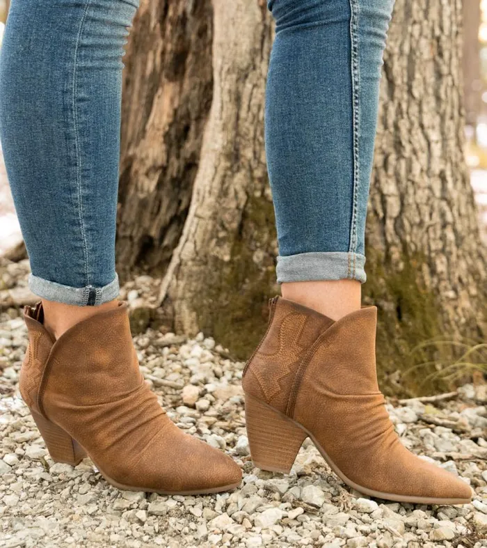 Women Baretraps Booties Leanna Bootie Cashew Women Baretraps Booties Leanna Bootie Cashew