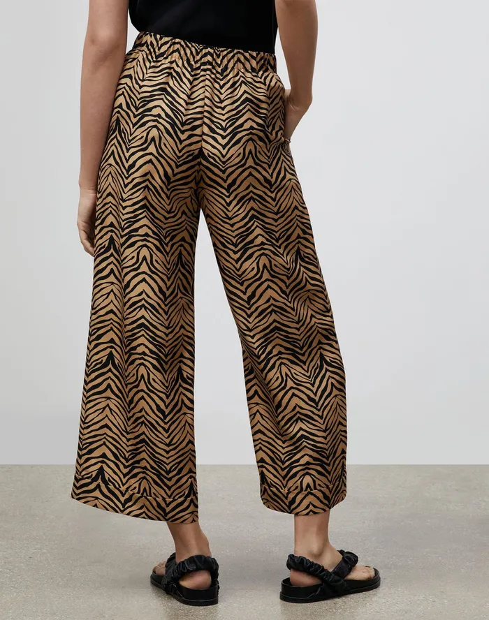Women Lafayette 148 New York Pants and Shorts Petite Riverside Cropped Pant In Mini Zevron Print Shantung Honeynut Multi
