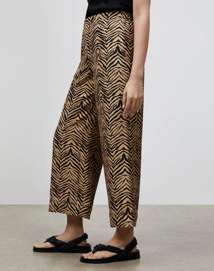 Women Lafayette 148 New York Pants and Shorts Petite Riverside Cropped Pant In Mini Zevron Print Shantung Honeynut Multi