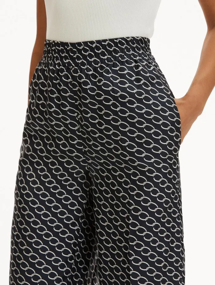 Women Small Oscar ChainLink Pant Ivory Navy Oscar De La Renta Pants and Skirts Women Small Oscar ChainLink Pant Ivory Navy Oscar De La Renta Pants and Skirts